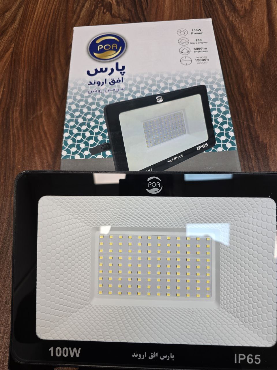  پروژکتور 100 واتی با چیپ های LED با کیفیت بالا و روشنایی عالی 